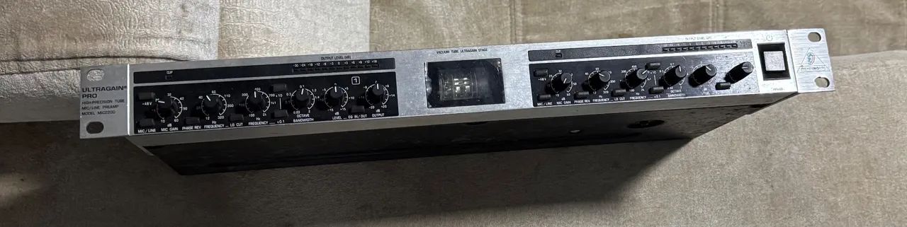 Pré-amplificador de microfone Behringer MIC2200 UltraGain Pro tubo 2 canais MIC 2200 testa