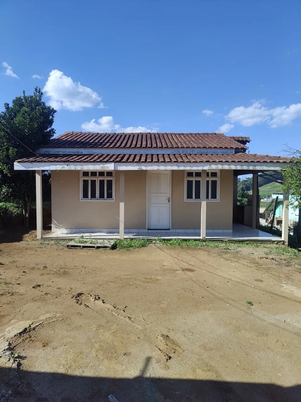 Vende-se casa em Alto-Caxixe.