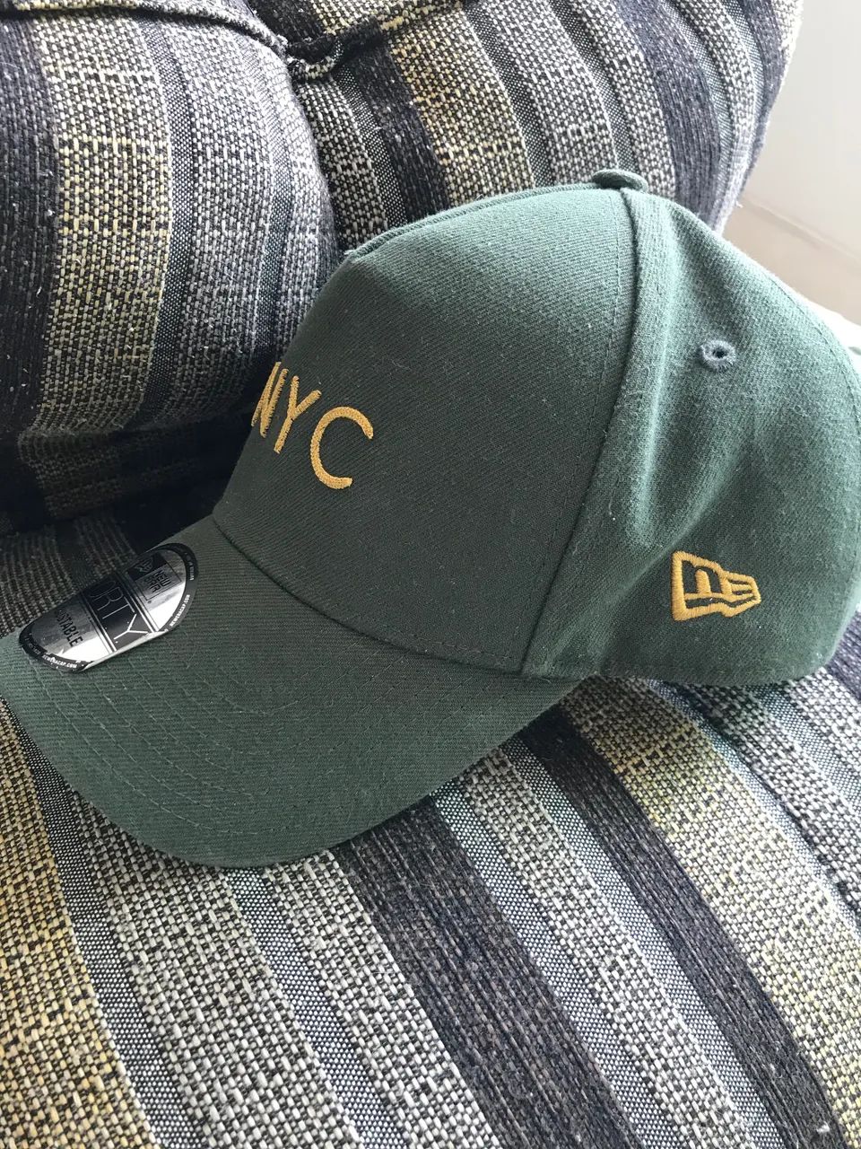 Boné new era 9FORTY verde escuro e dourado  - Foto 2
