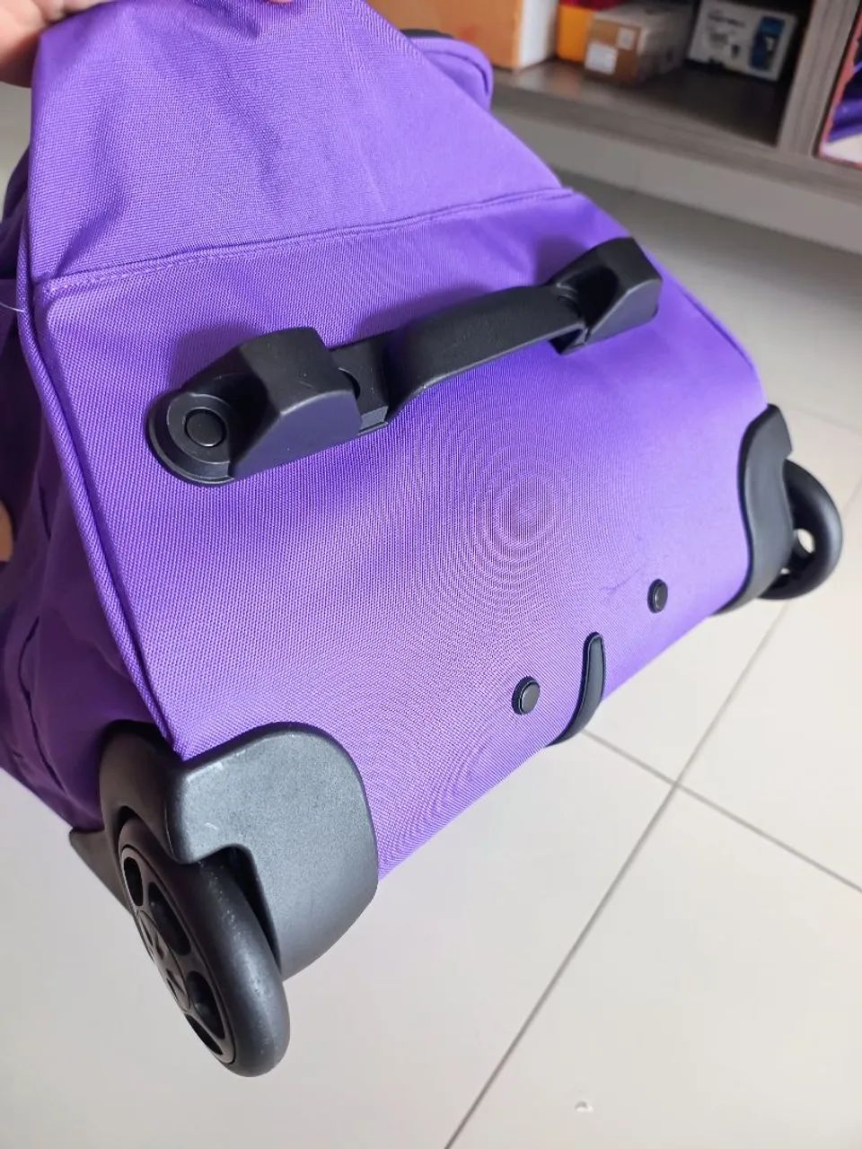 Bolsa de viagem com rodinhas.Nova.