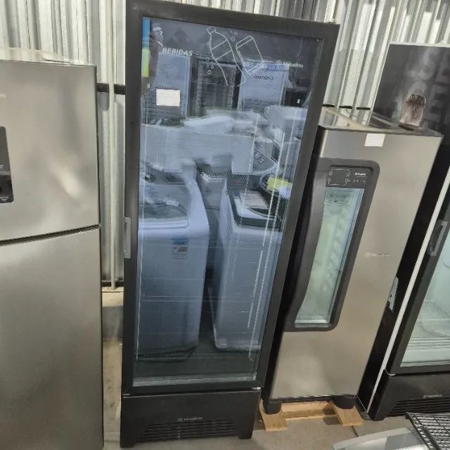 Refrigerador Vitrine Metalfrio 572 Litros VB52AH - Frost Free, Porta de Vidro, Preto, 220V