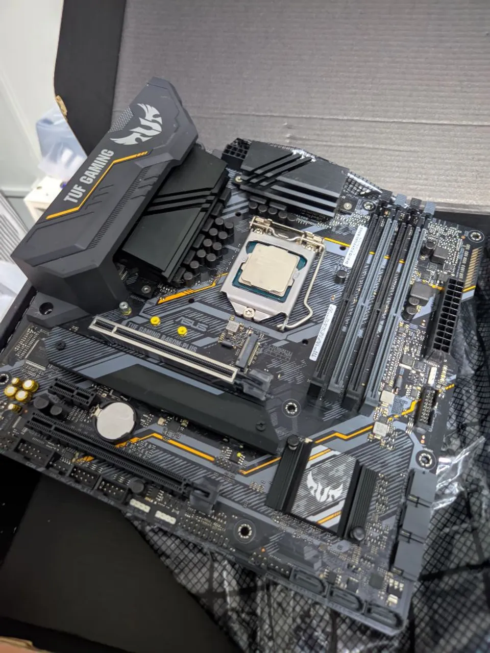 Placa-mãe ASUS TUF Gaming B460M-Plus com defeito nenhum USB não funciona