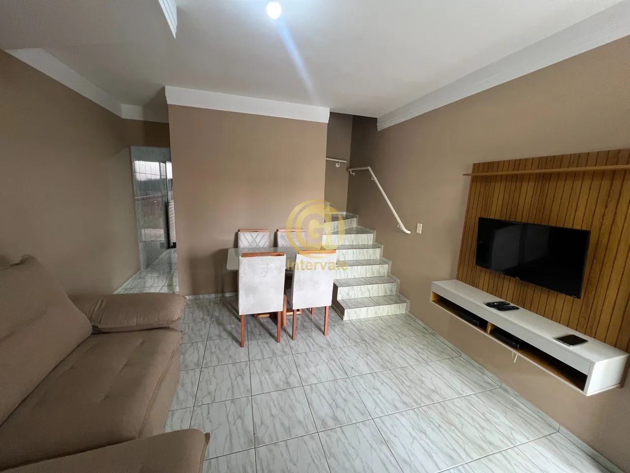Casa a venda ao lado Villa Branca com 2 dormitorios e quintal - Foto 3
