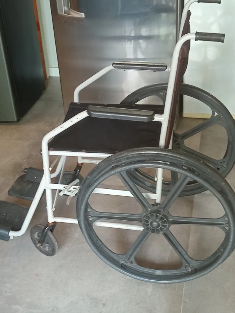 Cadeira de rodas nova