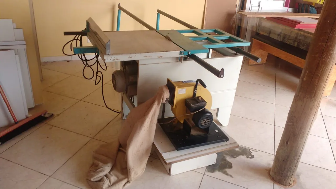 Esquadrejadeira Baldan 1.800 com coletor de pó