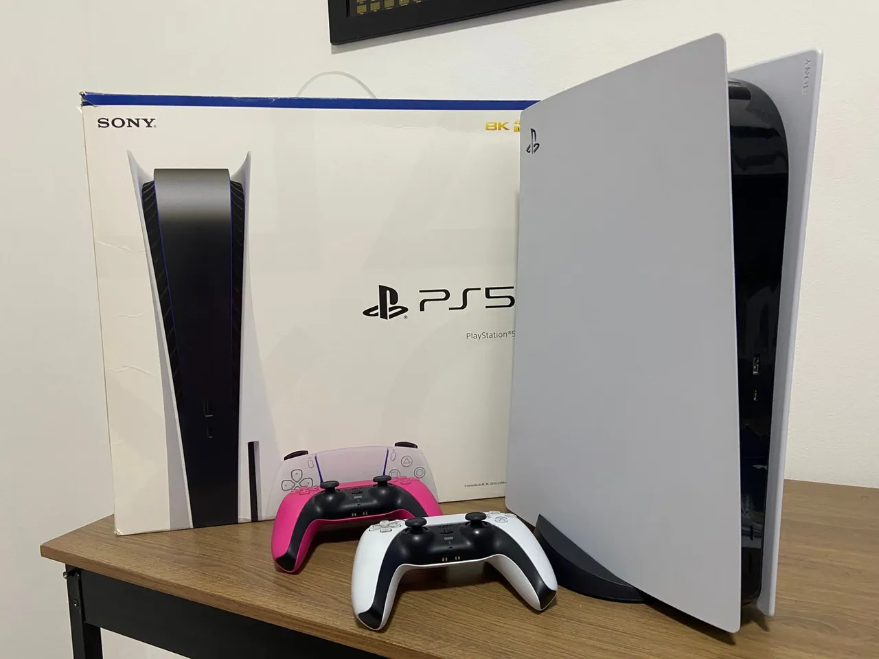 Sony Playstation 5 825gb Standard Branco E Preto + 2 controles + FIFA 25