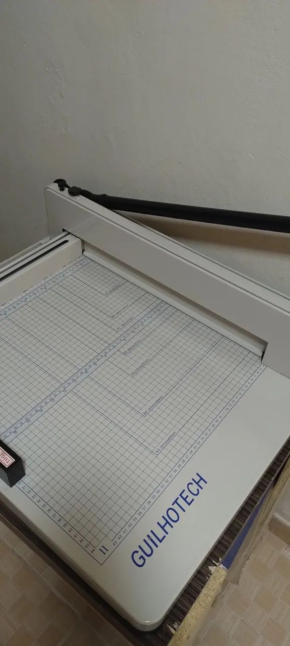 Guilhotech - Guilhotina semi industrial A3