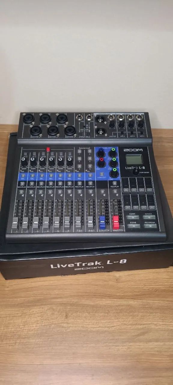 Mesa de Som Zoom LiveTrak L-8