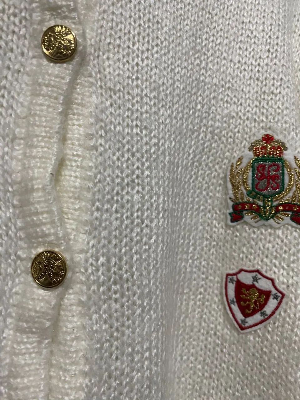 Cardigã branco com patches vintage - Foto 2