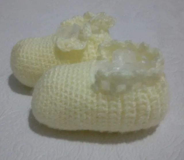 Sapatinho de bebê amarelo - Foto 4