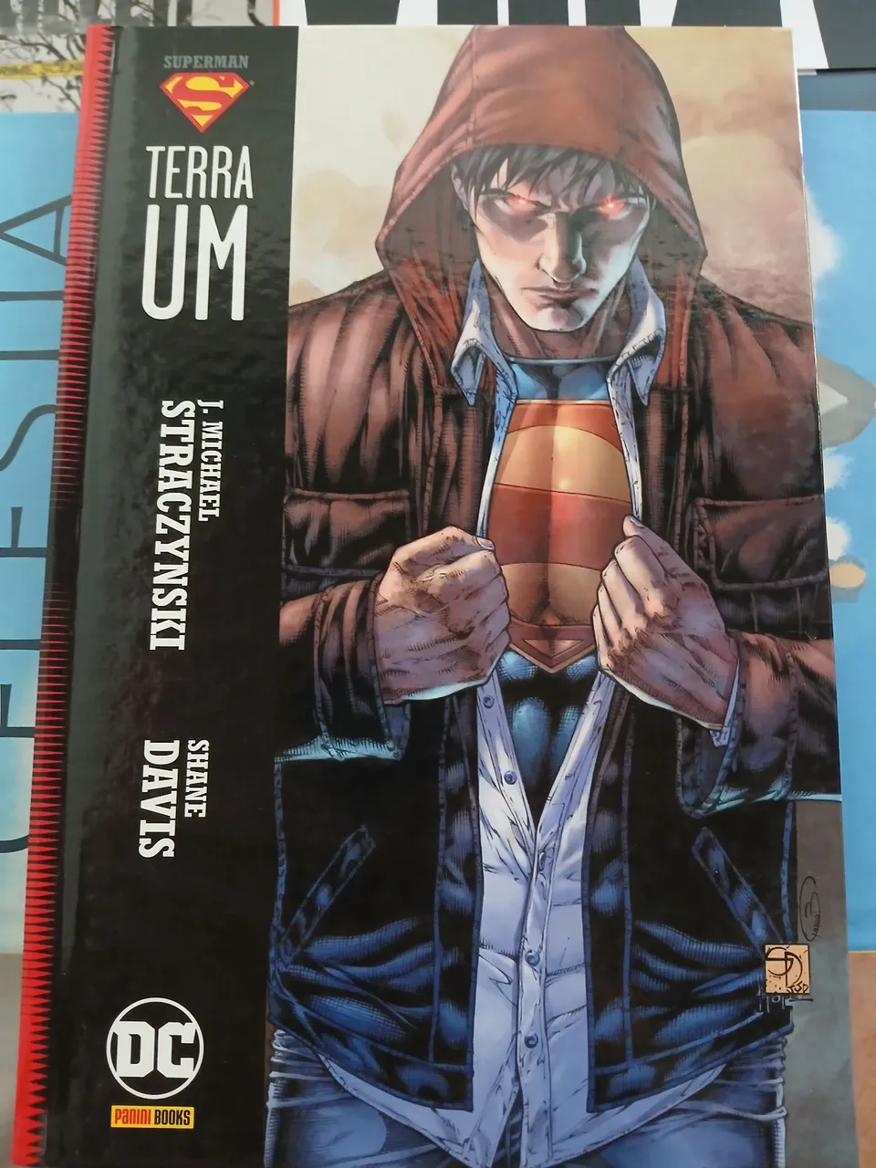 HQ Superman Terra Um - Capa Dura