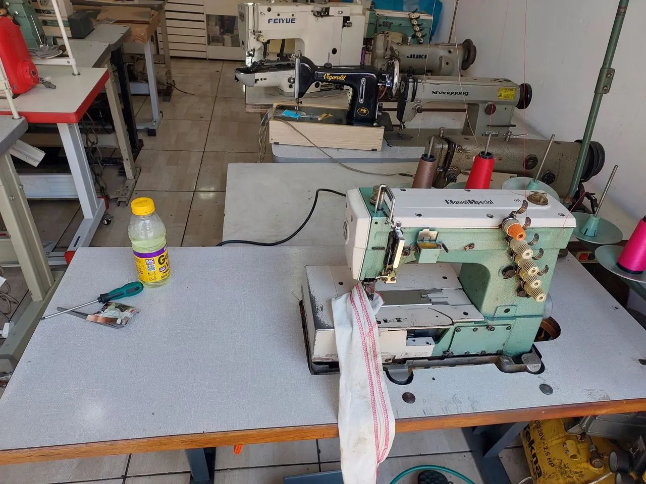 Máquina de costura galoneira colarete industrial revisada e com garantia  - Foto 5