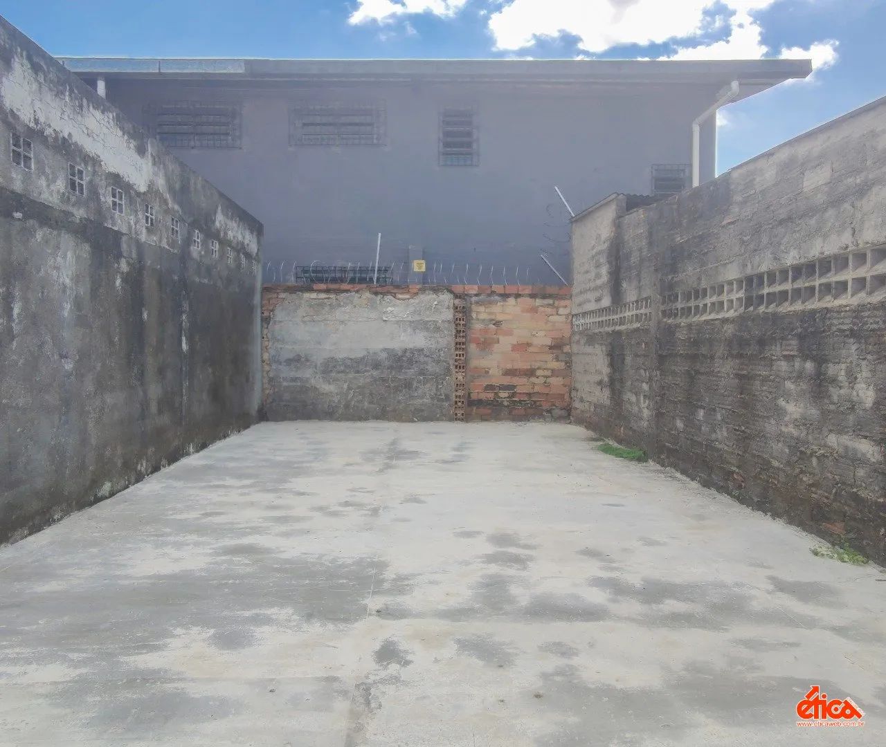 Imovel com espaço tipo loja (70,00m²) com banheiro e amplo terreno (180,00m²) aos fundos - - Foto 12