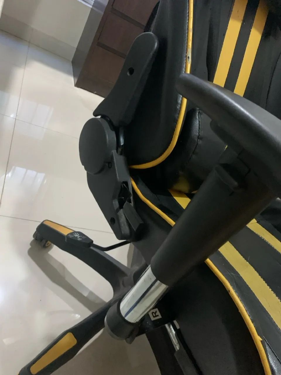 Cadeira Gamer c/ apoio para pé - Foto 4