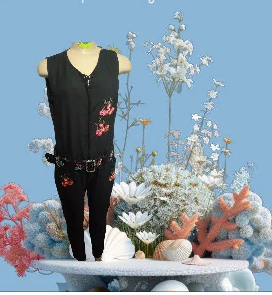 Macacão preto bordado floral no - Foto 3