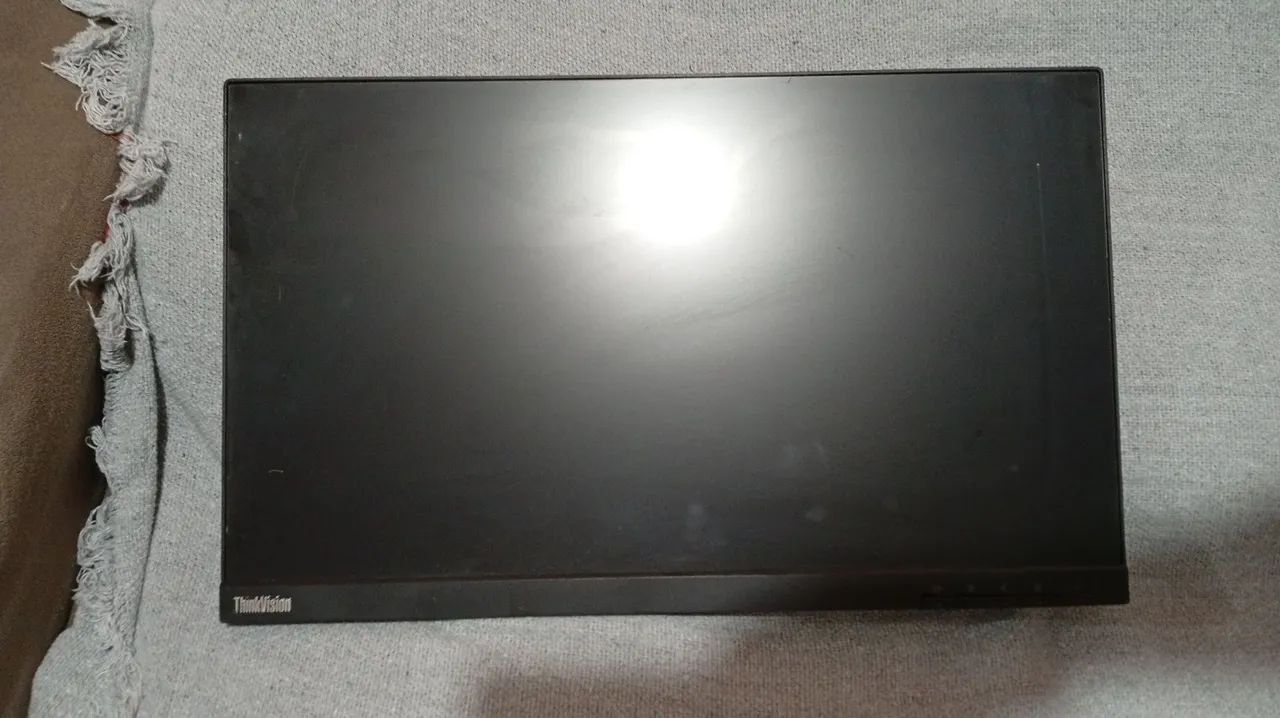 Monitor Lenovo ThinkVision T22i 10 DEFEITO TELA  QUEBRADA E SE PÉ ?