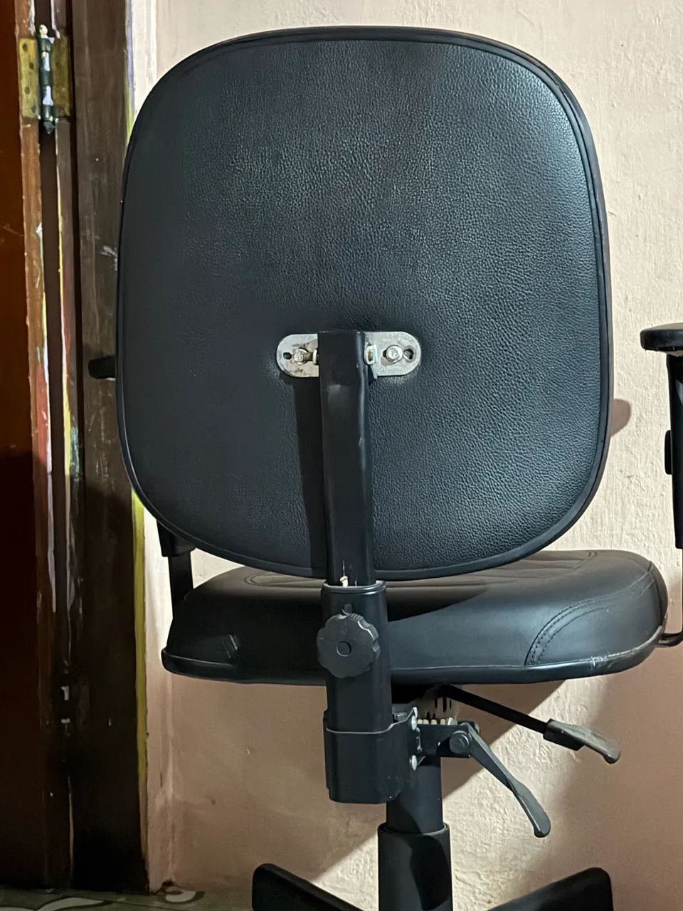 Vendo uma cadeira para computador 64840778628865121