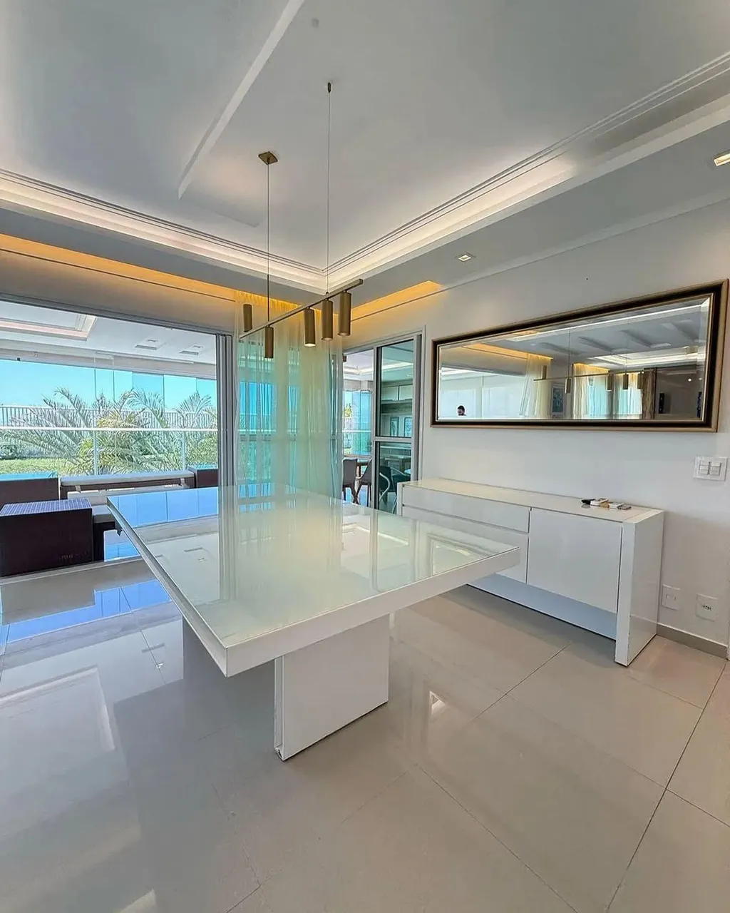 Exclusiva no Farol da Ilha, Ponta D areia, 239m² com Vista Panorâmica para o Mar, Reformad