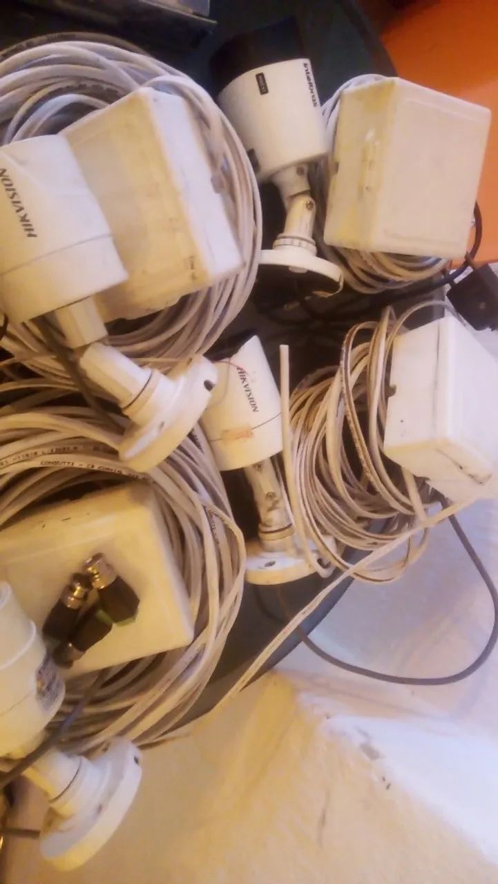 Kit de Câmeras de Segurança Hikvision - 4 Câmeras