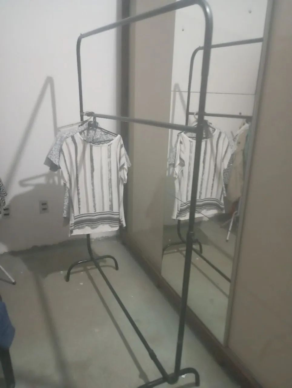 Arara de roupas...