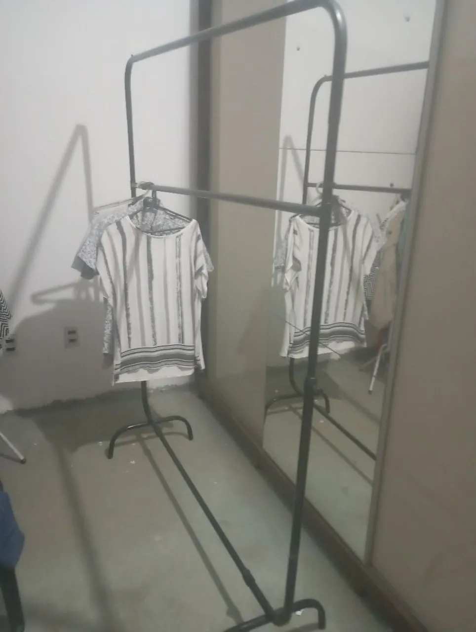 Arara de roupas...