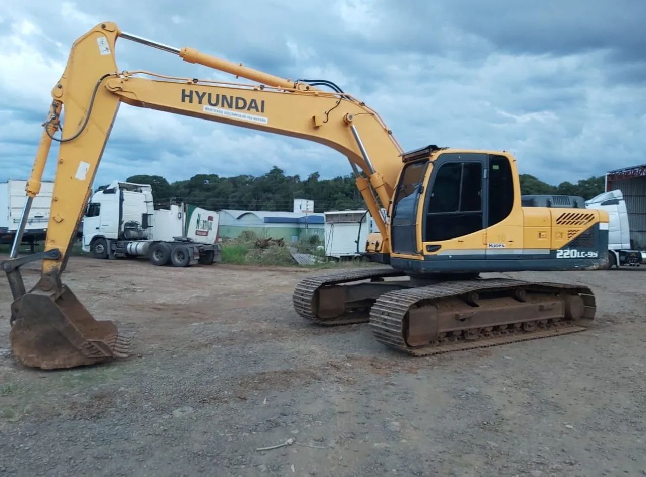 Escavadeira Hyundai 220LC - 2014 - Foto 2