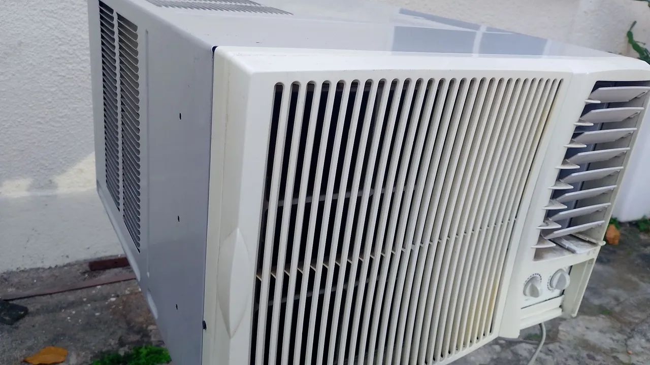 Ar Condicionado de Janela 12000 BTUs Bem conservado. - Foto 3
