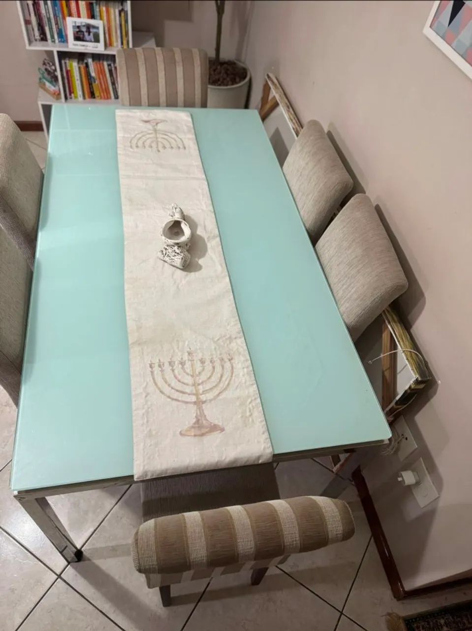 Mesa de jantar tampo de vidro 6 cadeiras. 