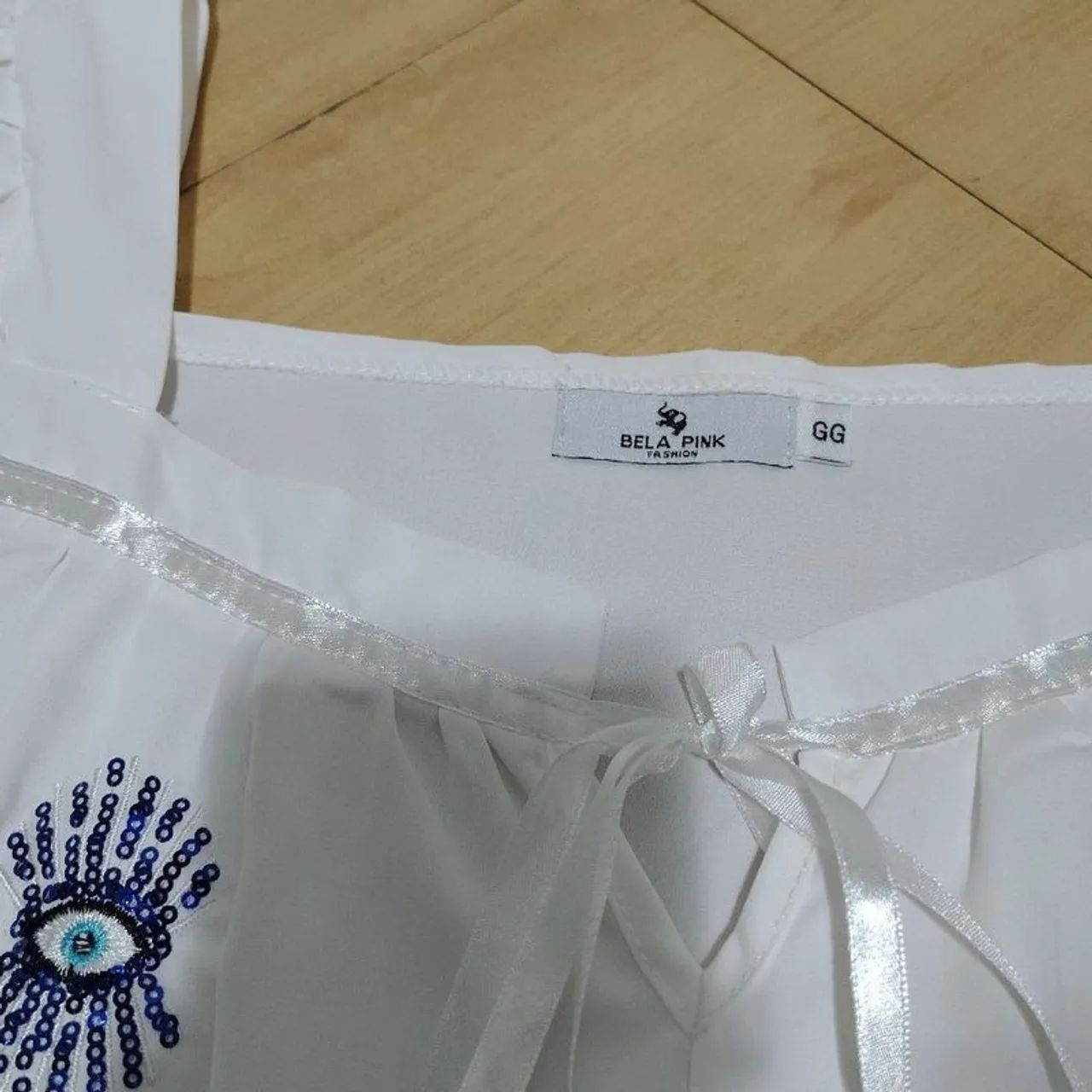 Bata branca Bela Pink GG com Detalhe Olho Grego