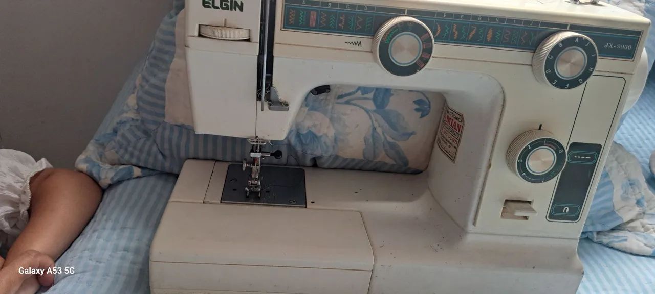 Máquina de Costura Elgin - Usada - Foto 2