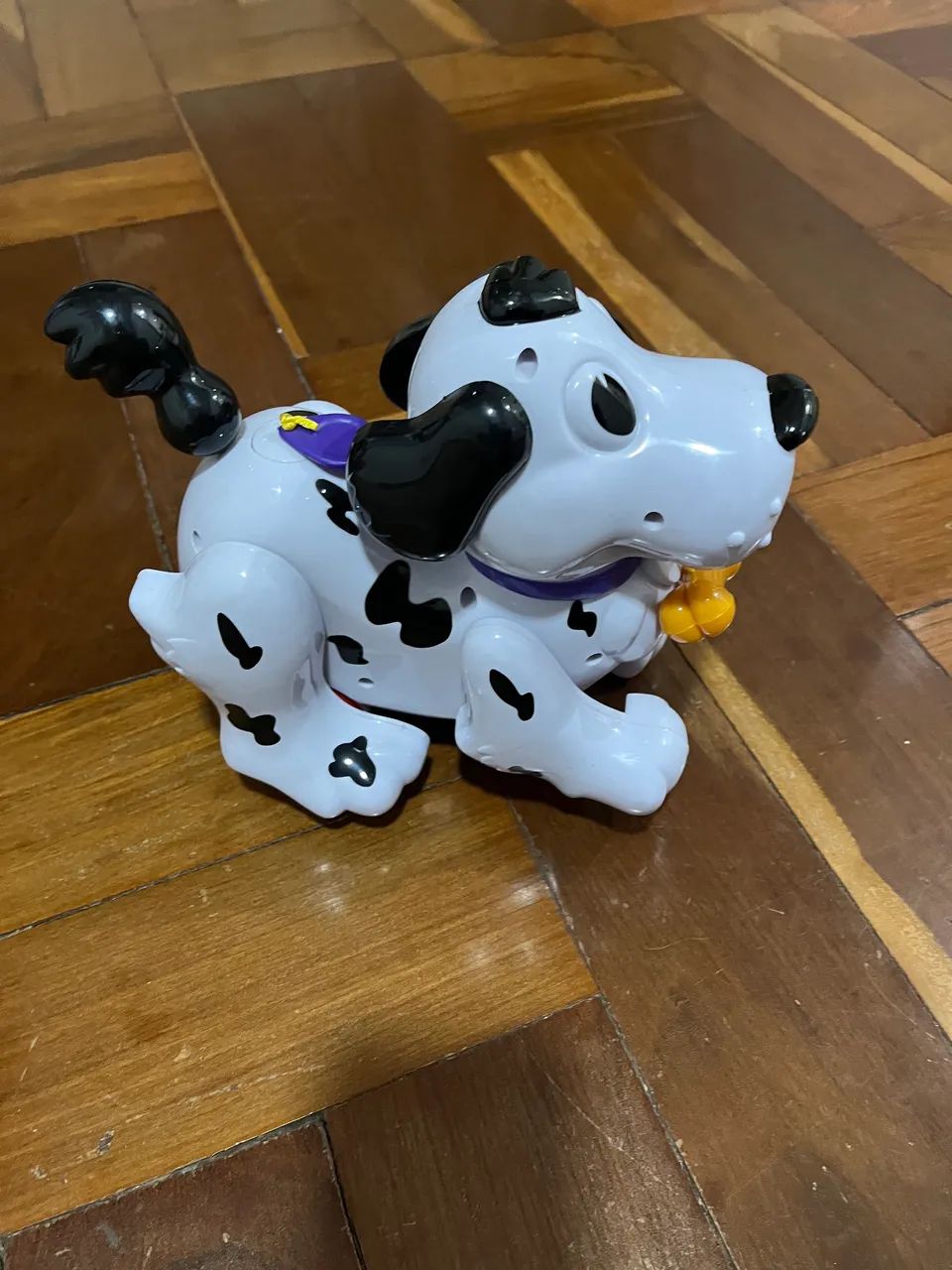 Brinquedo  cachorrinho  late e corre  com pilhas 
