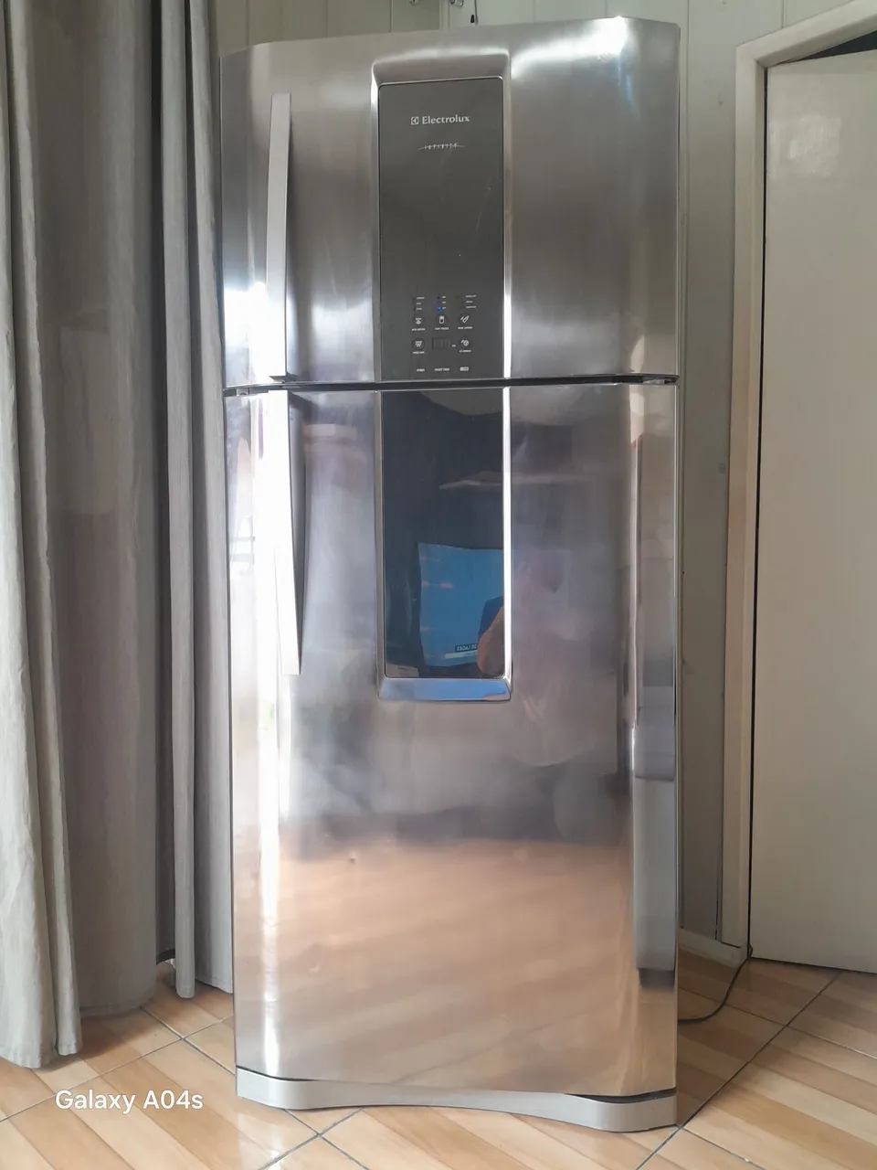 Linda Geladeira Electrolux infinity INOX DI8OX frost free 553 litros toda original.