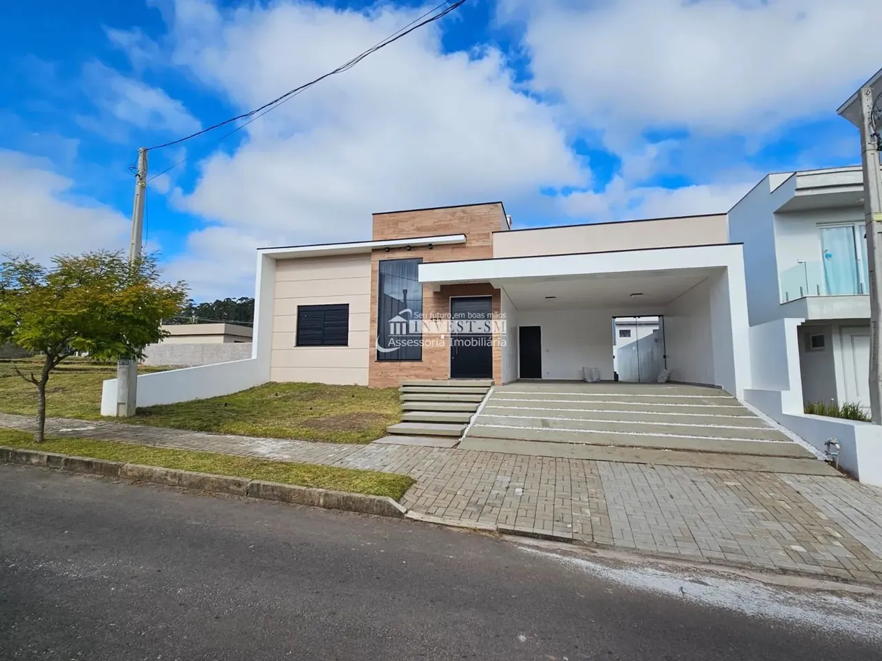 Casa alto padrão em condomínio fechado próx. UFSM