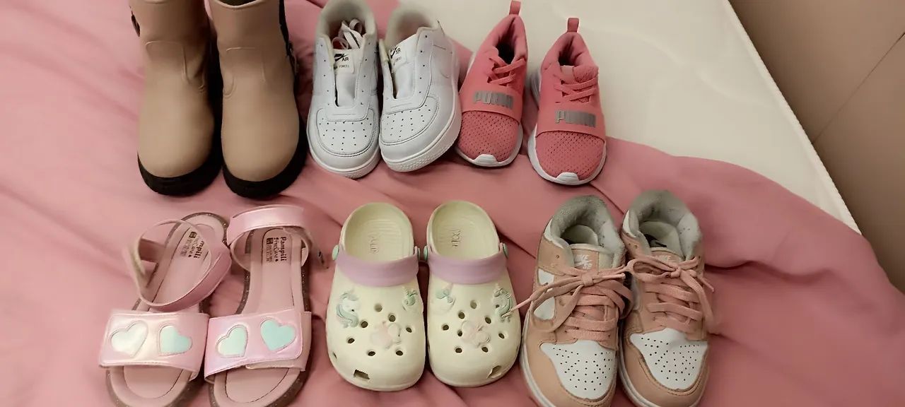 Sapatos infantis variados