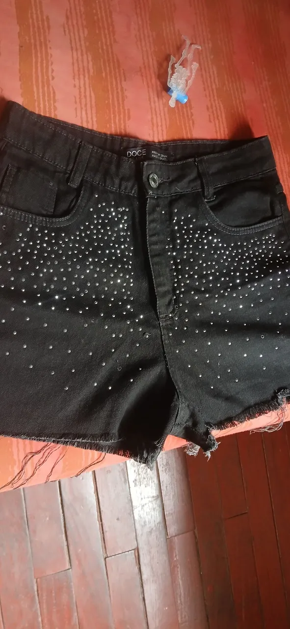 Short Jeans Preto com Strass
