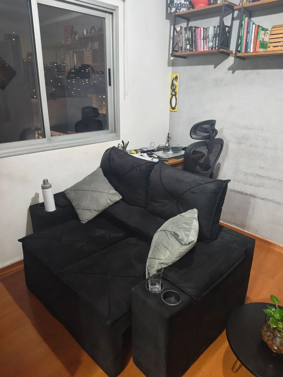 Sofá retrátil 2 lugares  (154 cm) - Excelente estado - Foto 4