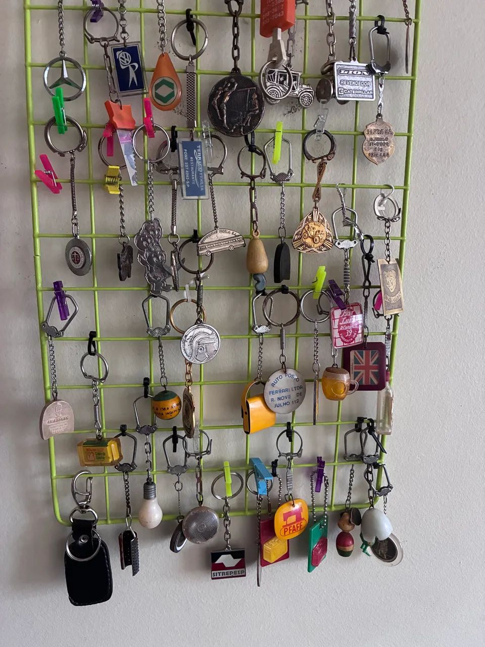 Coleção de chaveiros com 50 peças antigos - Foto 2