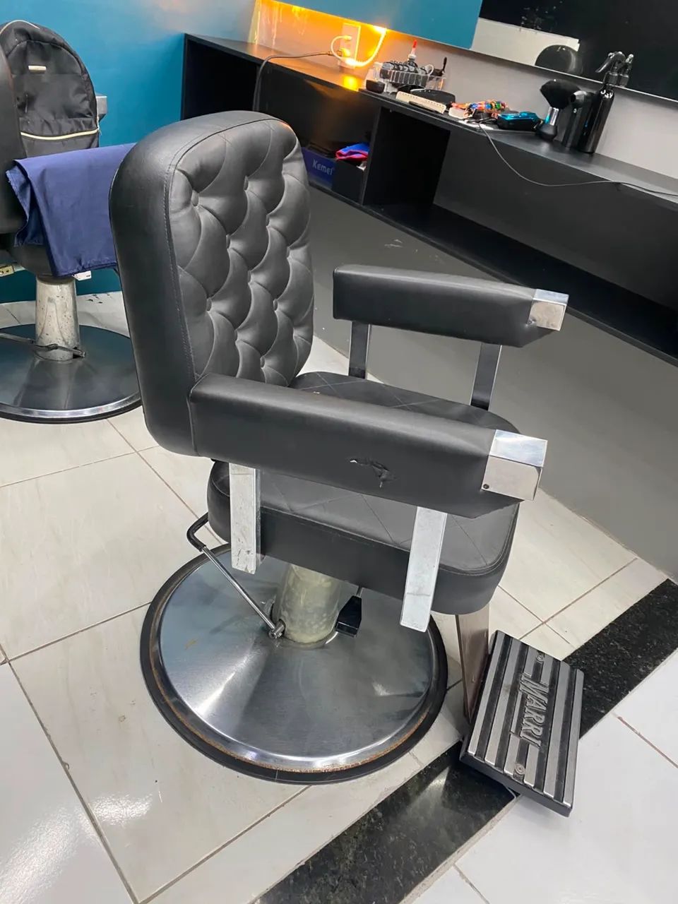Cadeiras e lavatórios para barbearia - Foto 5