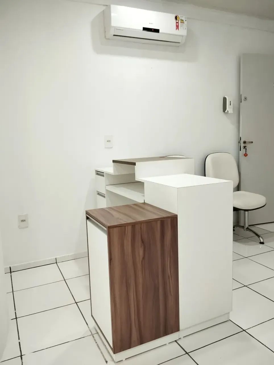 Excelente sala comercial 100% mobiliada, no Medical Jaracaty - Foto 2