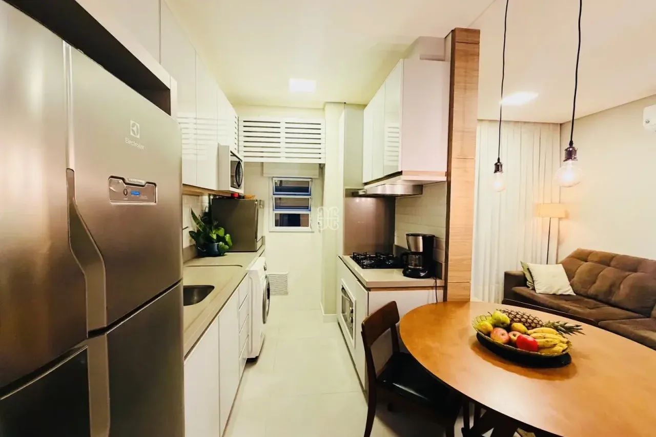 Apartamento de 2 dormitórios a 150m da praia de Jurerê. - Foto 2