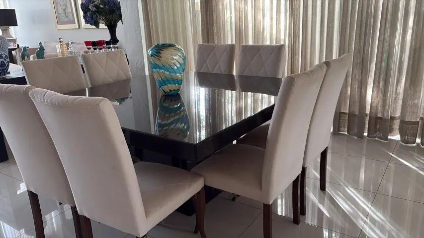 Mesa de Jantar Sierra com 8 cadeiras novíssima
