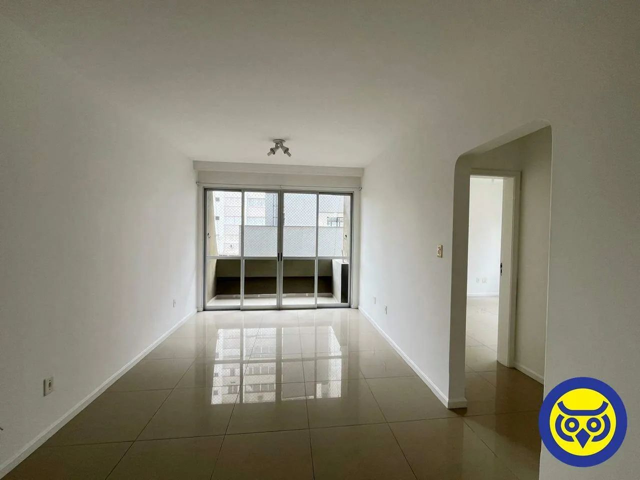 Apartamento para locação no Centro de Florianópolis  2 dormitórios, sacada e 1 vaga de gar - Foto 2
