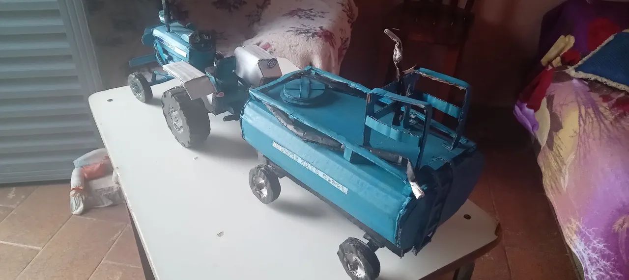 Miniatura de trator  - Foto 3