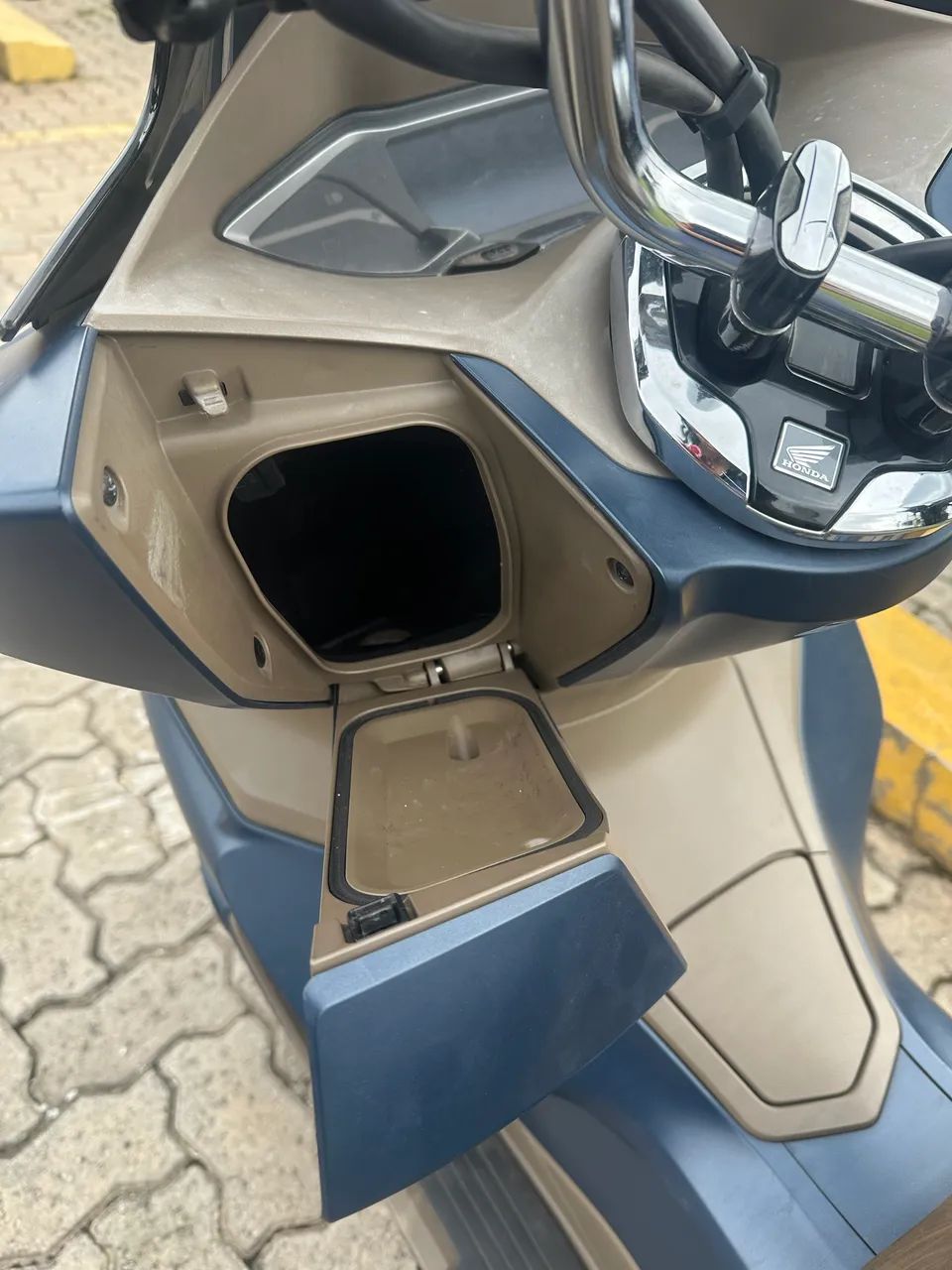 PCX com baixo, perfeita de mulher  - Foto 4