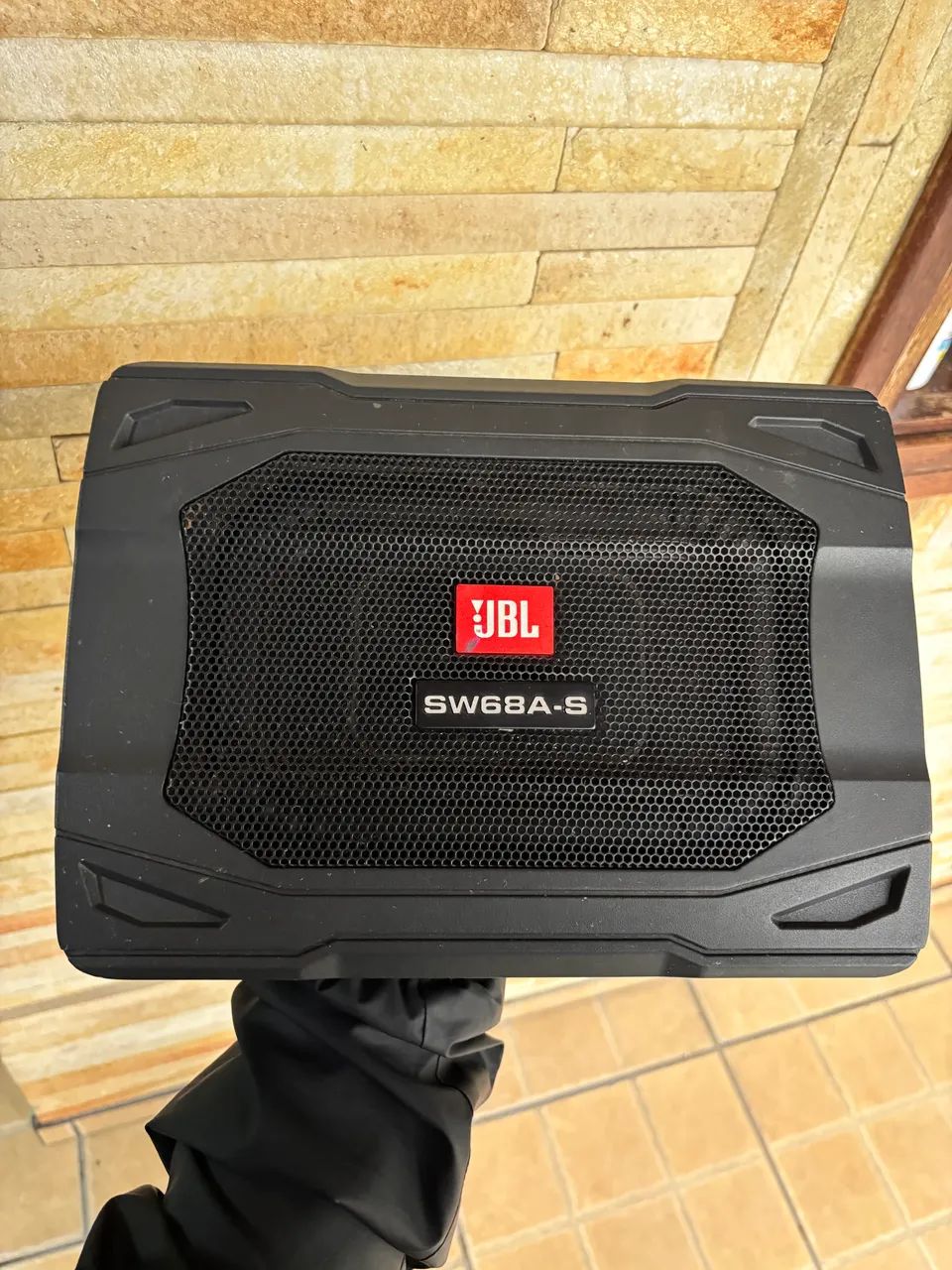 Caixa amplificada JBL SW68A-S