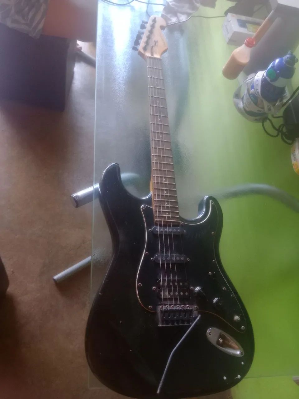 Vendo uma guitarra 