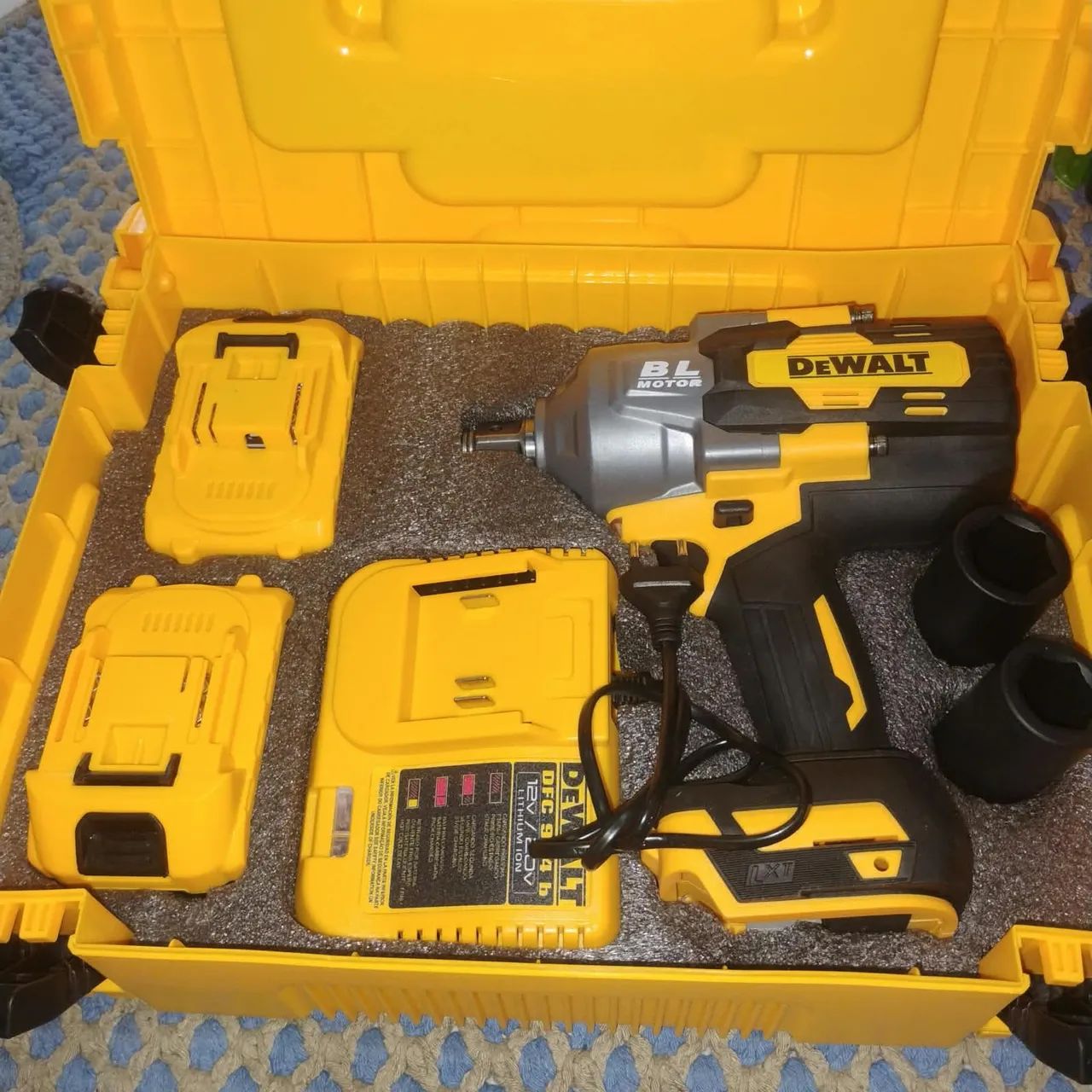 Chave de impacto sem fio DeWalt 20V MAX Nova - Foto 2