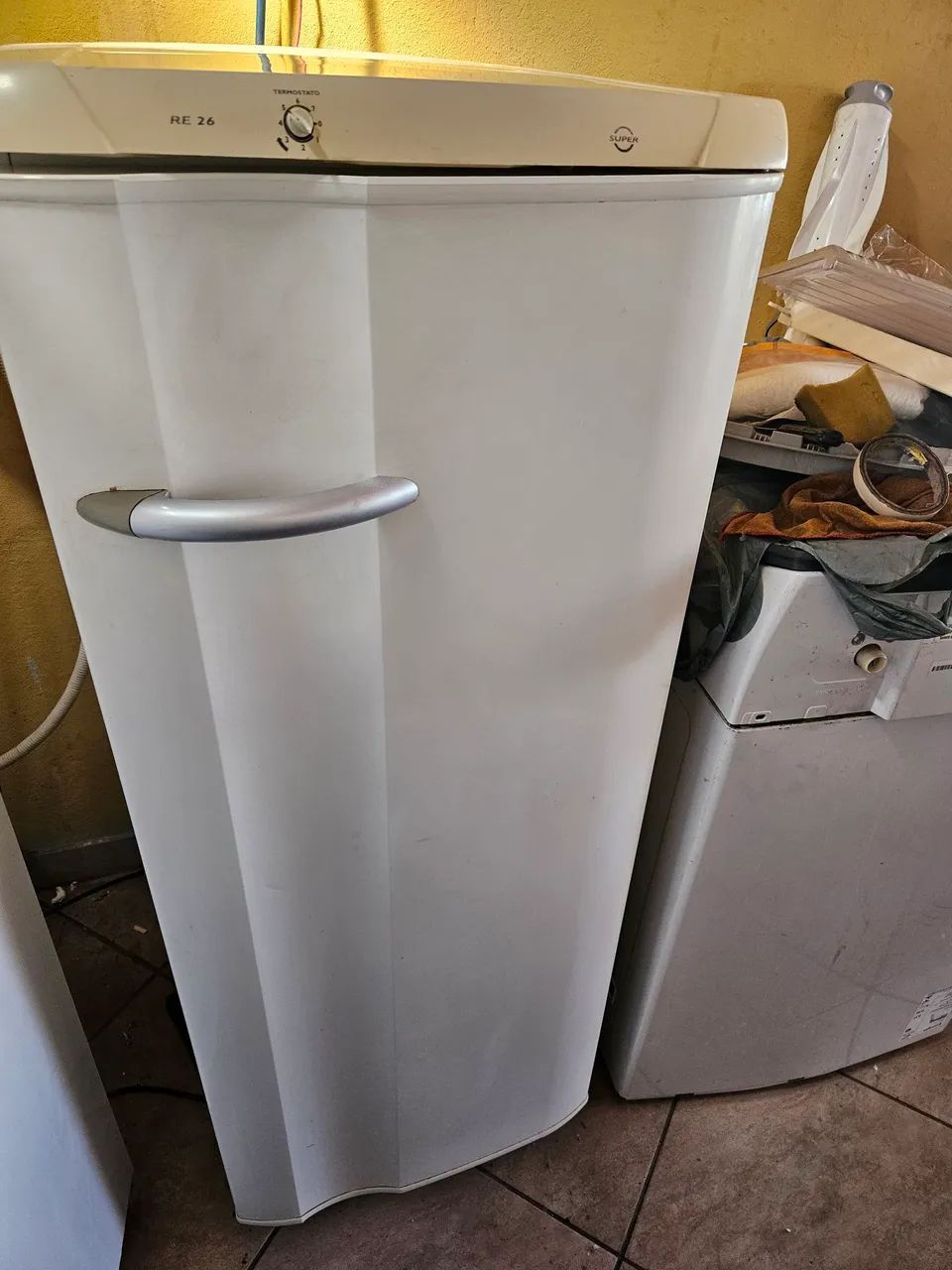 Geladeira Electrolux 240 litros 