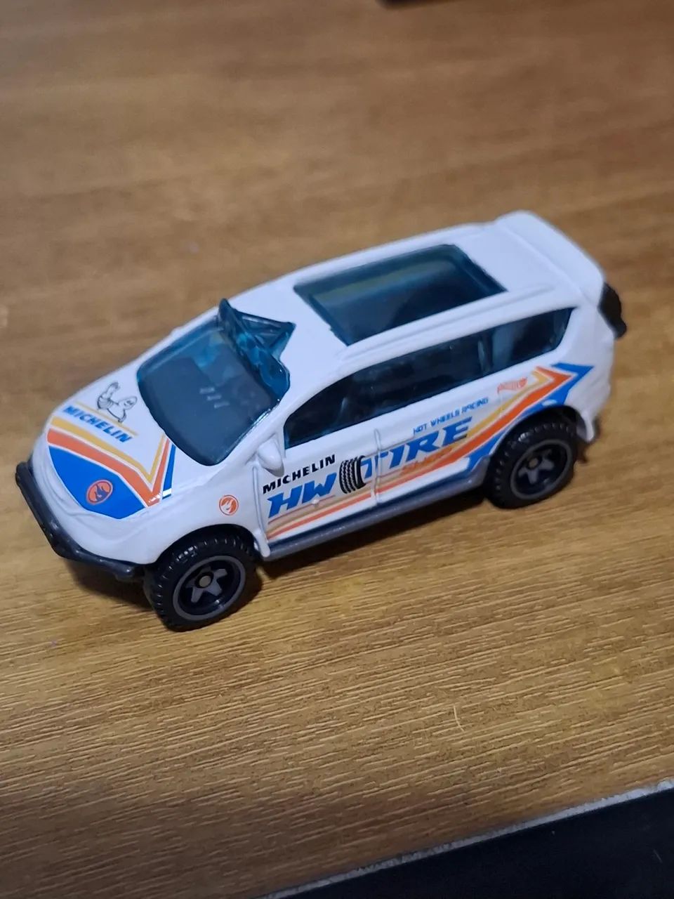 Kit com 4 HotWheels (1 T-Hunt) + brinde! - Foto 5