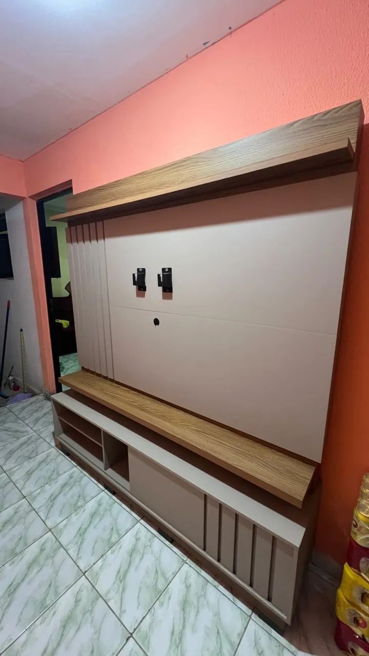Painel de TV ripado com rack  - Foto 3